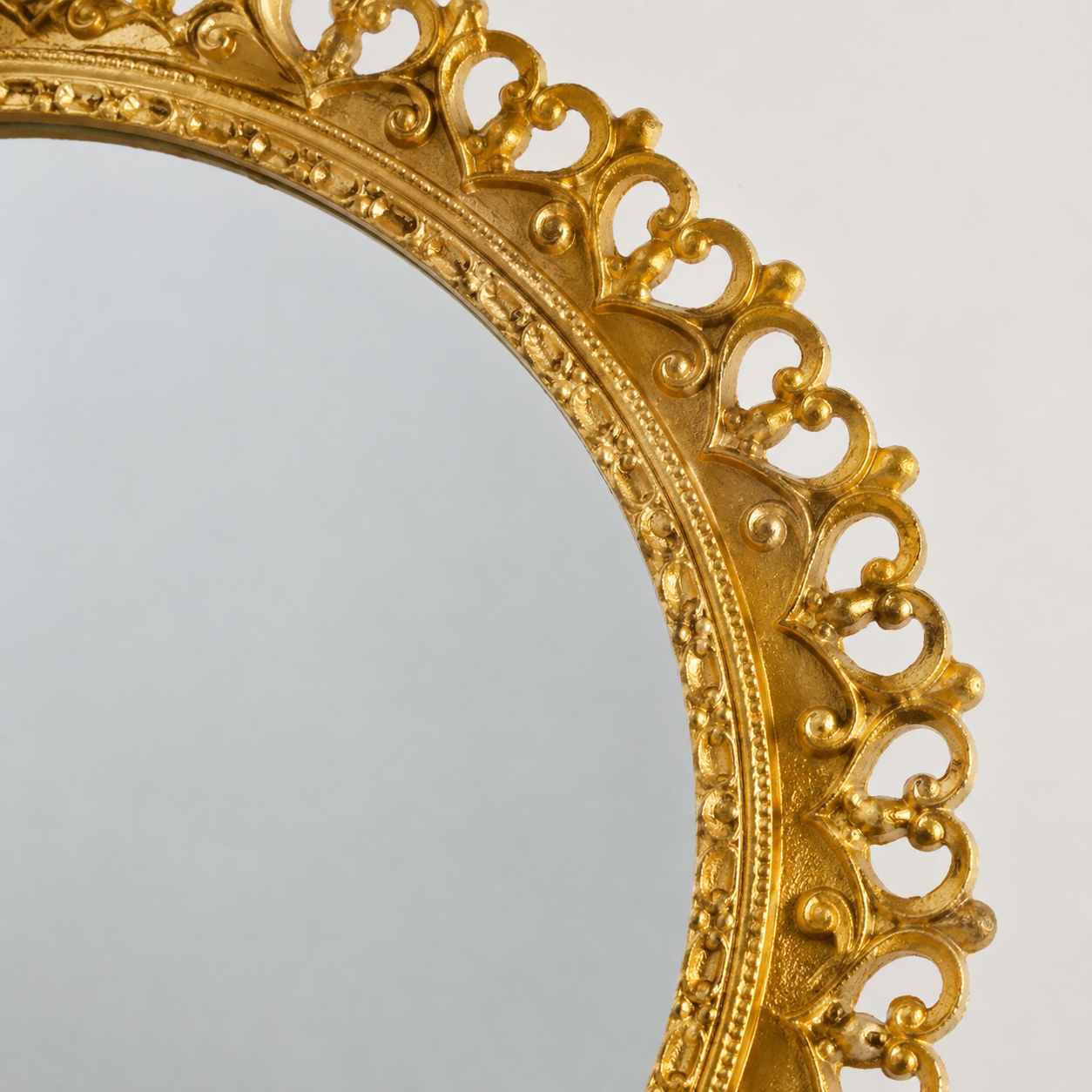 Ornate Gold Round Wall Mirror Vintage Style Decorative Mirror – 30cm